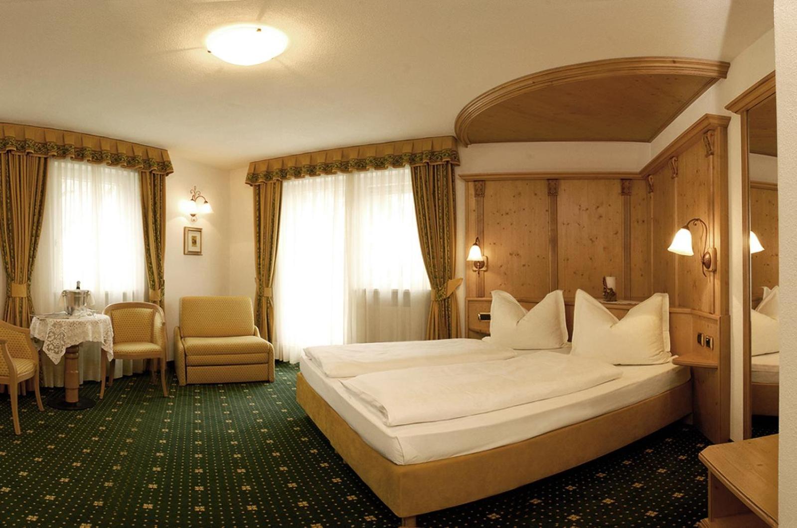 Hotel Maria Ortisei Bagian luar foto