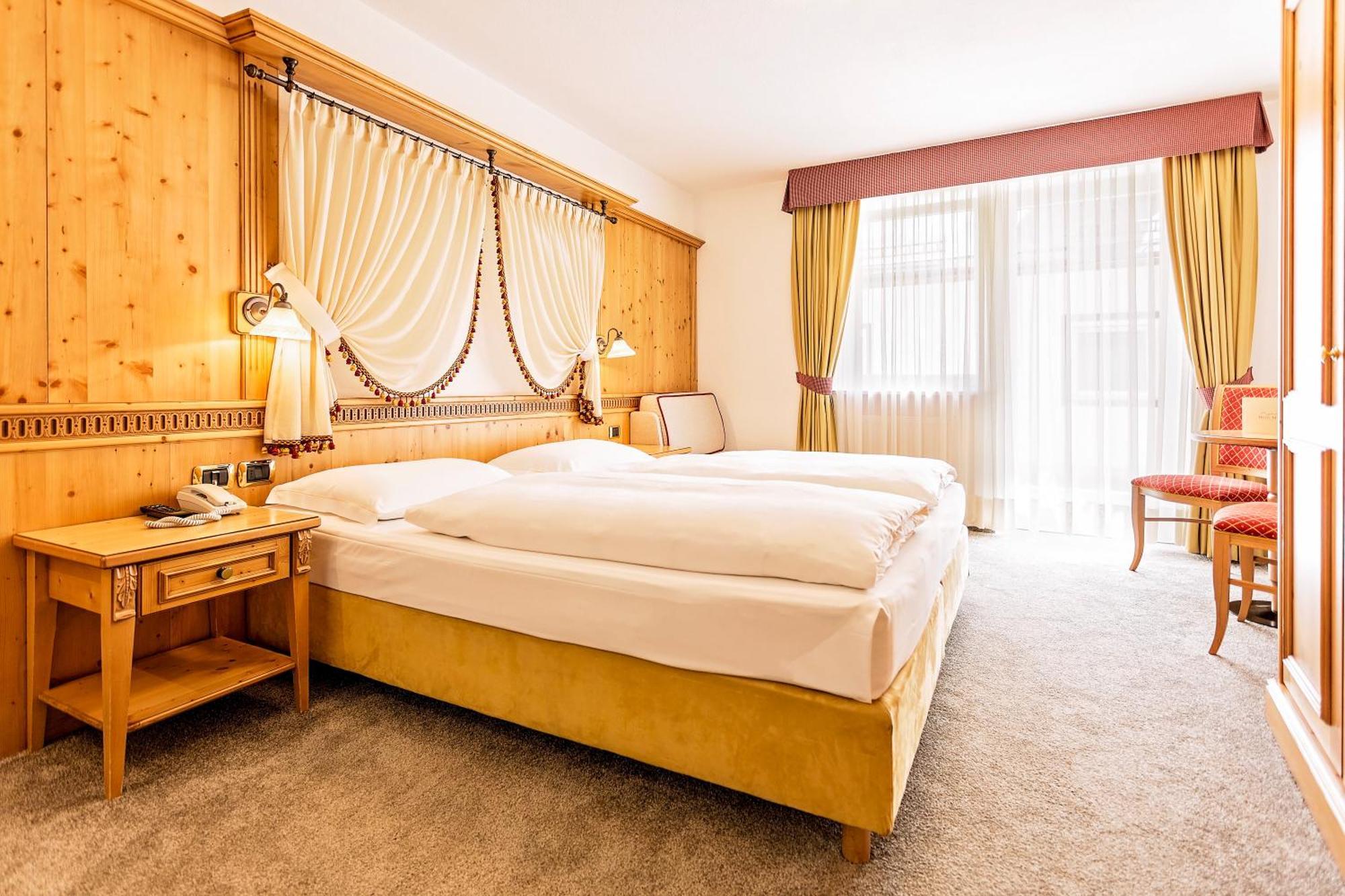 Hotel Maria Ortisei Bagian luar foto
