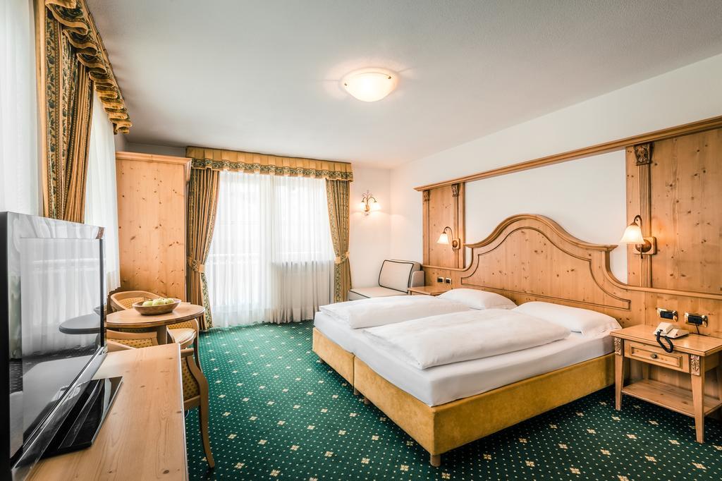 Hotel Maria Ortisei Bagian luar foto