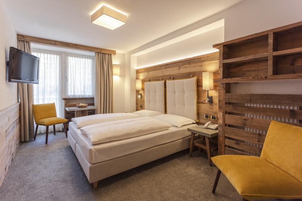 Hotel Maria Ortisei Bagian luar foto